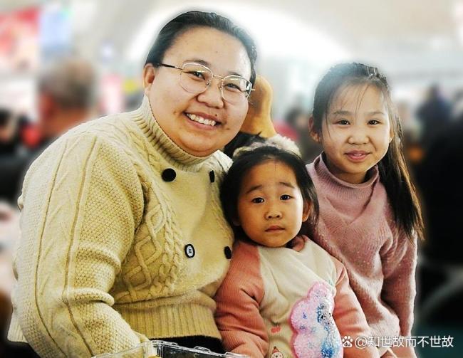 家政大姐带4个空瓶回家过年 祥瑞归来即为年