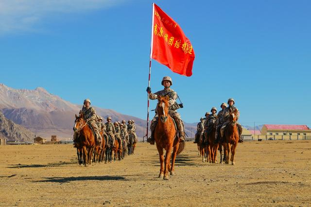 战机战马首次合体为你送上新春祝福 乘势奋蹄共赴新程
