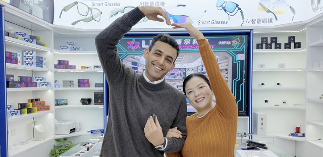 义乌外国人沉浸式融入中式生活 中西混搭快乐翻倍