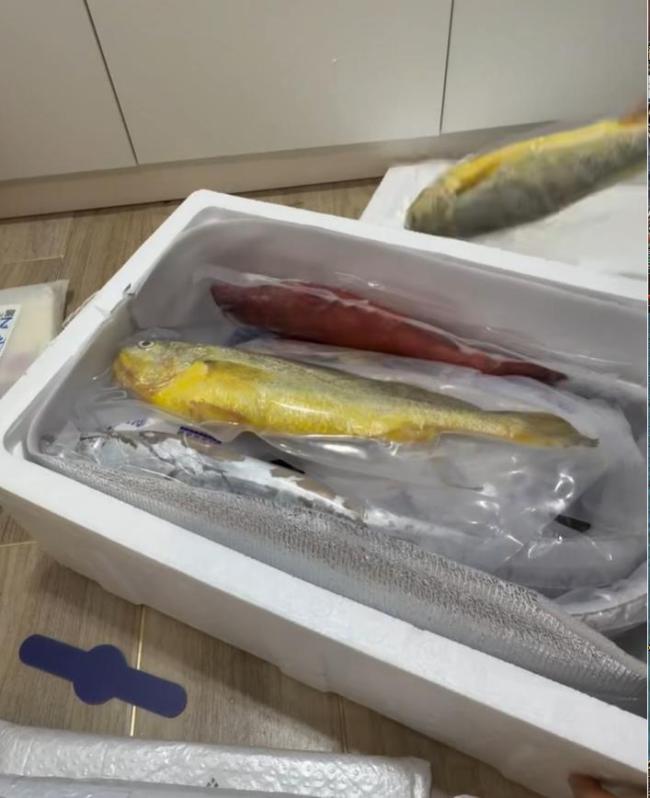 一篮青菜换来满满一大箱舟山海鲜 温情互动感动网友