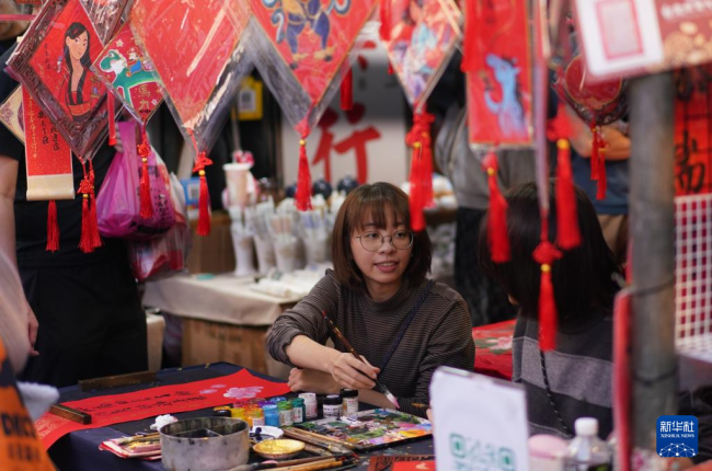 宝岛台湾迎春年味浓 购年货话团圆