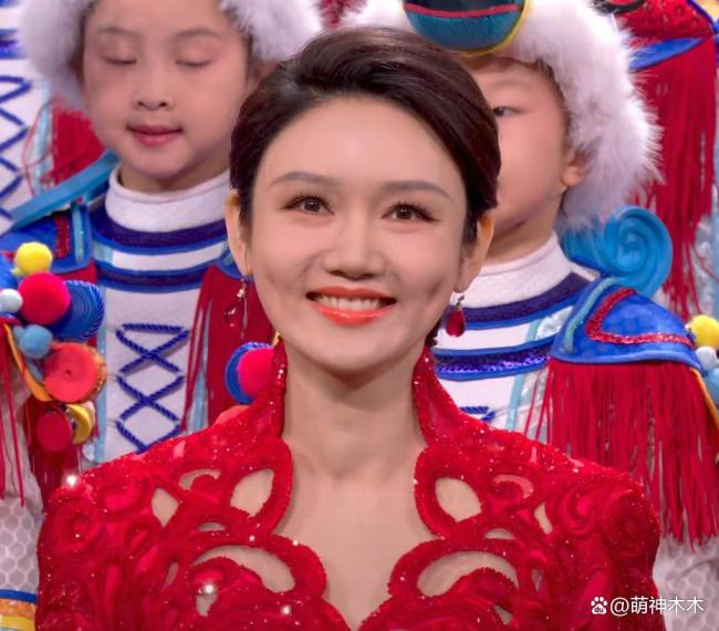 馬年春晚主持人狀態(tài)好真實(shí) 熟面孔見證成長(zhǎng)