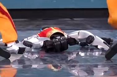 王兴兴称春晚机器东说念主颠仆系剧情需要