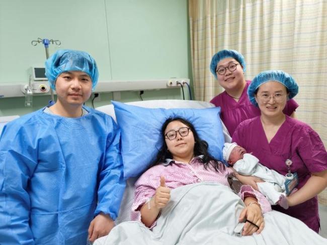 春晚开始时新生儿发出第一声啼哭 马宝宝迎新春