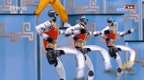 外国网友惊叹中国机器人进化开倍速 《武BOT》燃爆全场