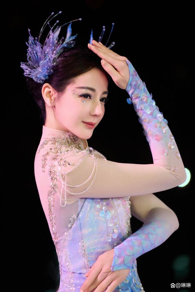 谁给迪丽热巴化的妆 王亚飞打造人鱼姬妆容