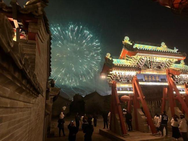 媒体:山西让传统年味重回城市夜空 非遗文化焕壮盛