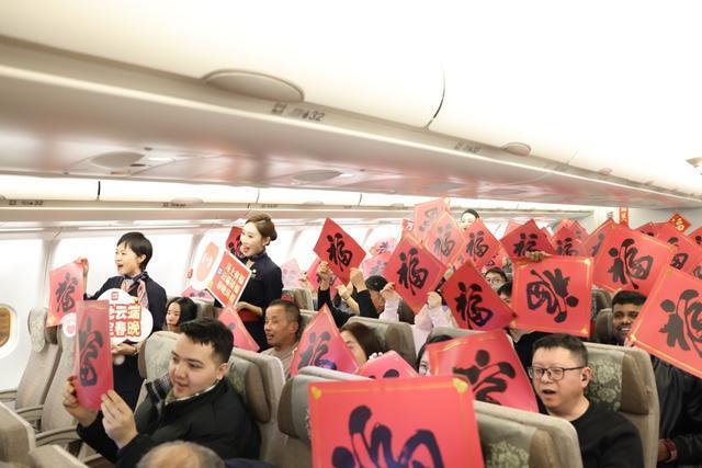 除夕旅客赶航班也不错过春晚 空中Wi-Fi让团圆不缺席
