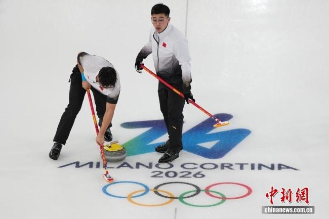 男子冰壶循环赛:中国队胜美国队