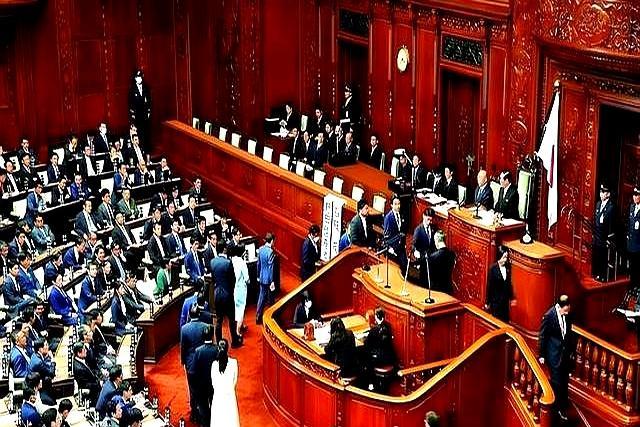 日本高市早苗内阁集体辞职 平静中的深度考验