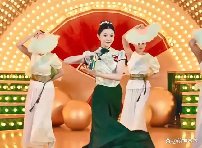 女子模仿刘浩存春晚舞蹈简直一模一样 争议与期待并存