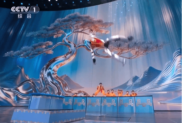 5年前还是科幻小说里的情节:春晚机器人武术秀技惊四座