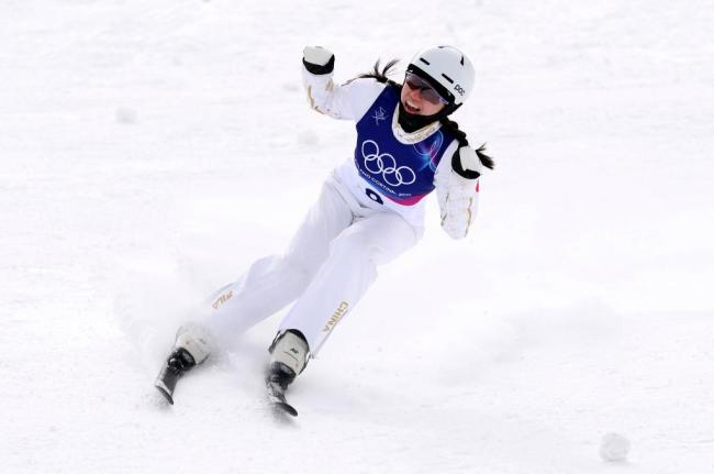 徐梦桃是空中技巧第一个卫冕冠军 完美一跳夺金