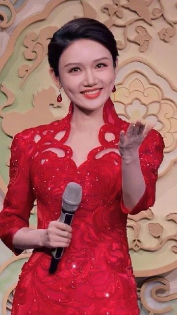 龙洋马年春晚以气场与温度诠释东方美