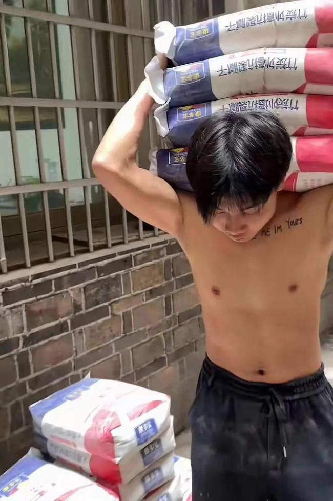 长沙扛楼小伙回应“年入35万”