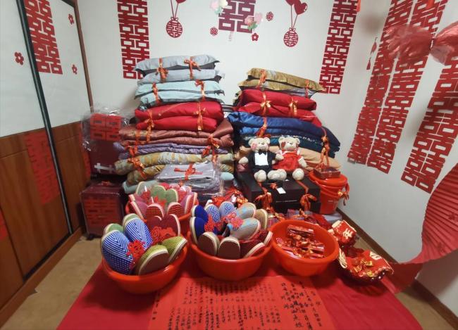 大年初二回娘家 山路上都排队了 心意比礼物更重要