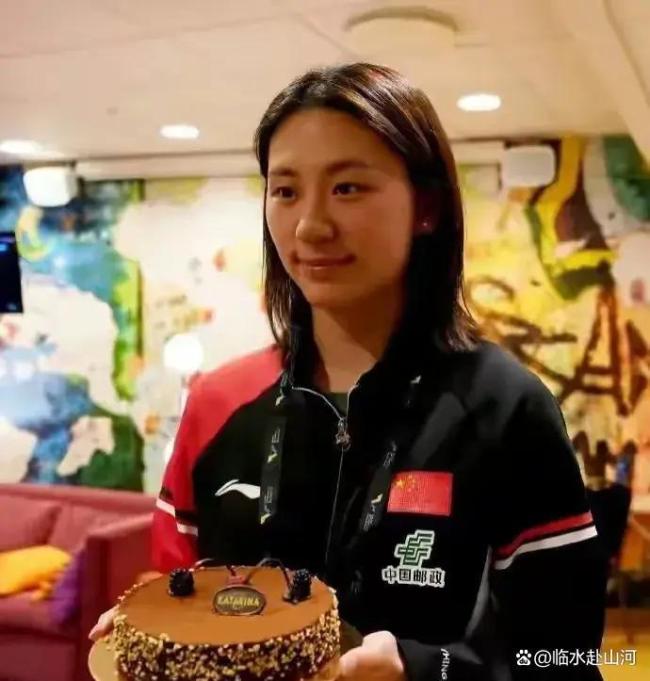 21岁身高1米8 打废2378块球拍 乒坛新星的崛起之路