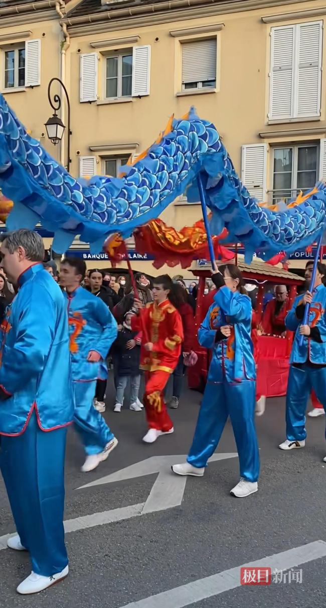 法国万东谈主村落私费过春节十年
