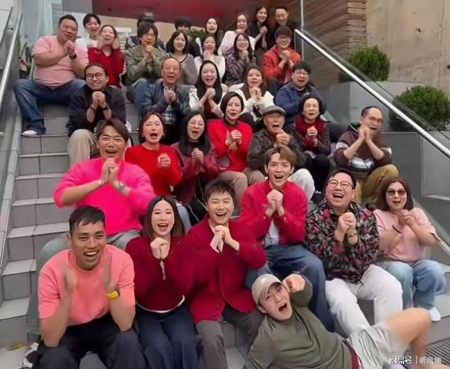汪明荃新年家中超30位宾客拜年 热闹场面胜似大家庭