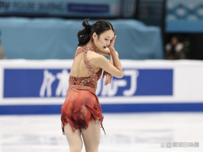 蘇翊鳴賽后與女友朱易秀恩愛 雙喜臨門溫情互動