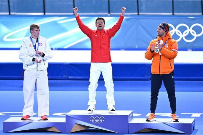 宁忠岩昂首挺胸展现中国速度 金牌梦圆米兰