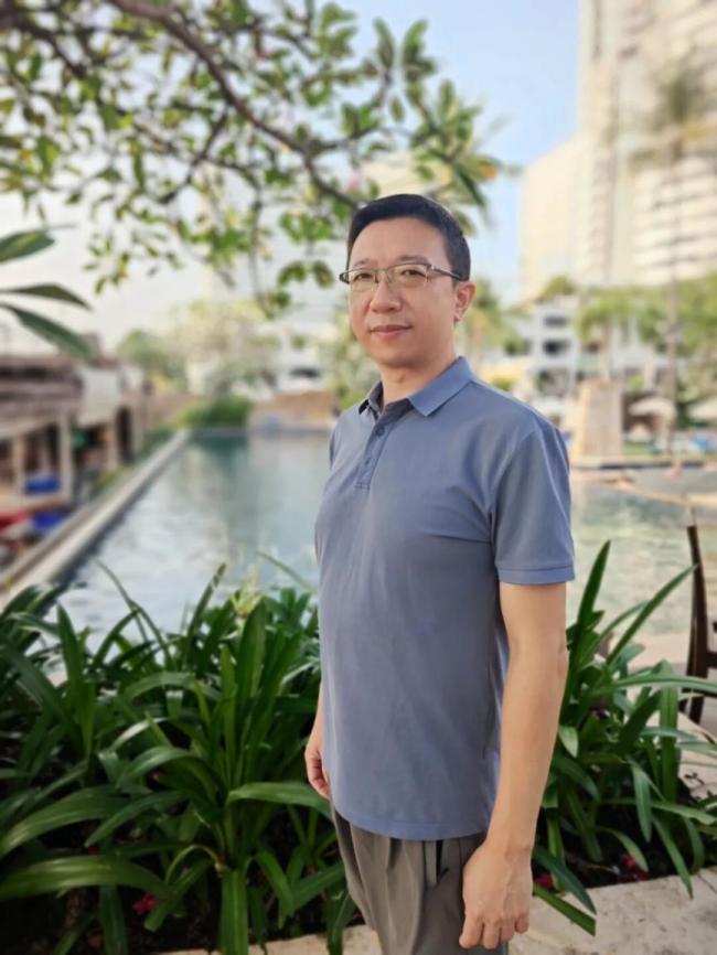 在泰國(guó)度假的中國(guó)教授救下溺水幼童 善良跨越國(guó)界