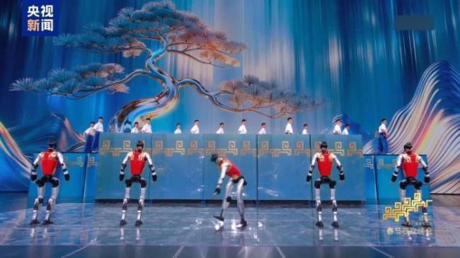 春晚“人机共武”引热议 科技展示震撼全球