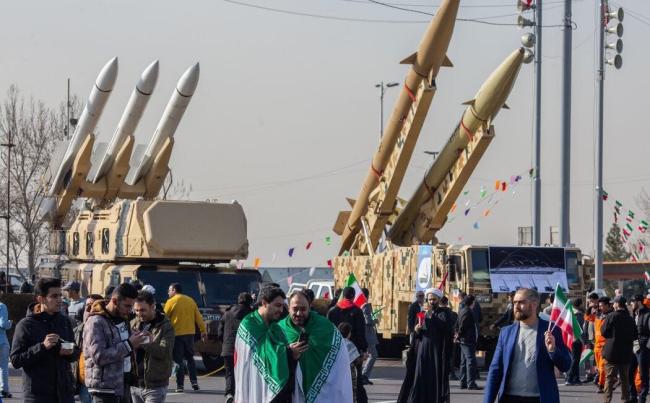 美伊之间 将走向何方？双航母对峙加剧紧张局势