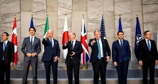 特朗普的这两笔账充满傲慢与算计 精明布局背后的美国优先