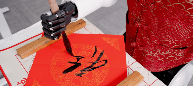 大唐不夜城机器人表演《大花轿》 新春科技盛宴