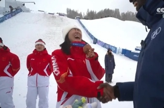 徐梦桃笑称这是第一枚奥运铜牌