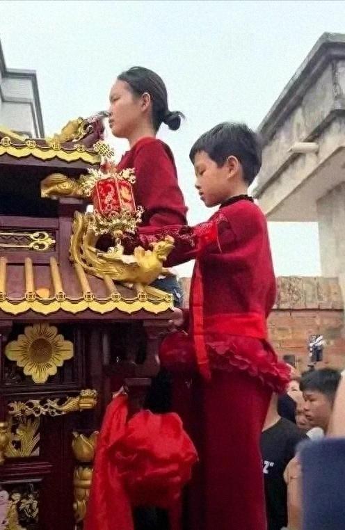 妈祖巡游“资本介入换童”?湛江通报 传统与资本的边界争议