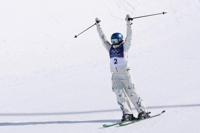 谷爱凌金牌！中国队包揽女子U型池金银 创造境外冬奥最佳成绩