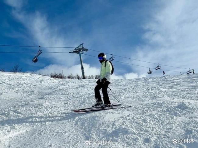 雷军春节滑了6天雪 滑雪🎿成固定休闲方式