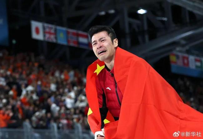 宁忠岩晒三枚奥运奖牌 翻越劲敌夺金