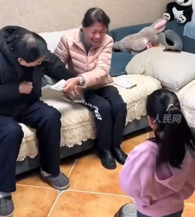 小孩姐拜年祝爷爷奶奶早生贵子 出其不意的祝福