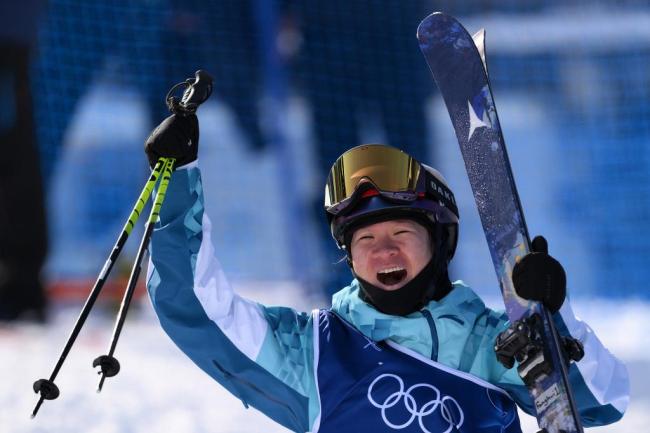 李方慧夺女子U型场地银牌 中国双姝闪耀米兰