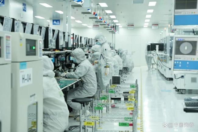 光谷重点企业春节不停工忙生产 实干书写“敬业福”