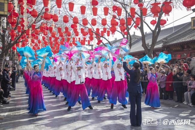 “陜北榆林過大年”秧歌展演 古城歡騰迎新春