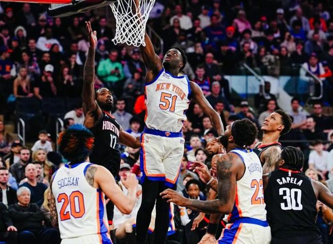 火箭惨遭尼克斯18分逆转 杜兰特难挽败局