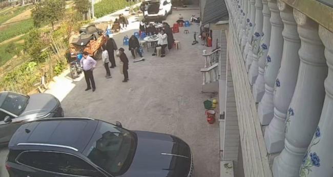 初一团聚初五只剩老人目送儿孙远行 热闹后的冷清最孤单