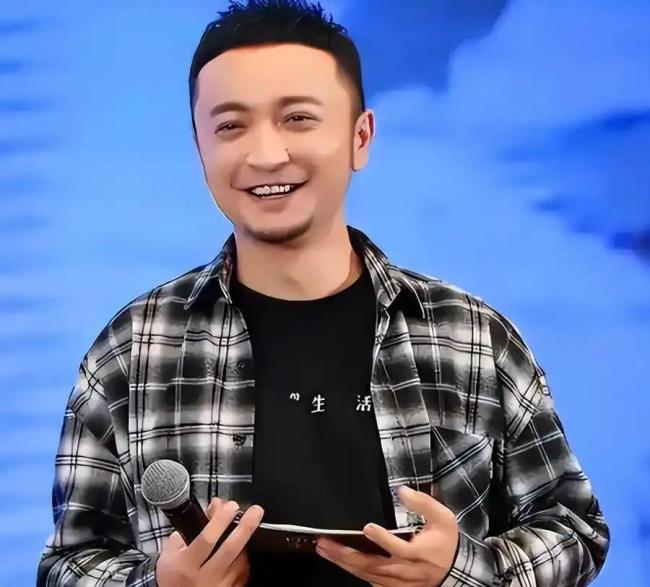 尼格买提晒家宴 8个菜莫得一派绿叶 硬核碳水盛宴