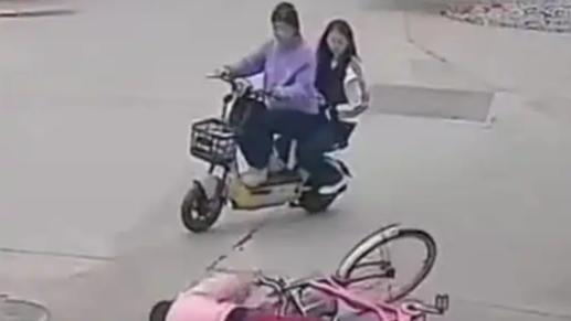 小伙好心扶人反被讹 善意遭遇索赔风波