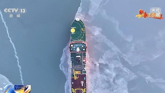 -20℃的辽东湾海面上 他们追着浮冰跑