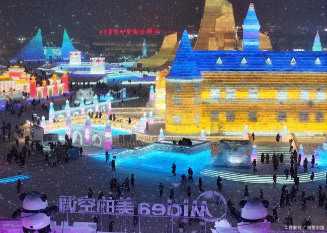 哈尔滨冰雪大世界提前闭园 暖冬下的无奈抉择