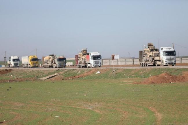 美军从叙利亚基地撤离现场画面 最大基地撤军进行中