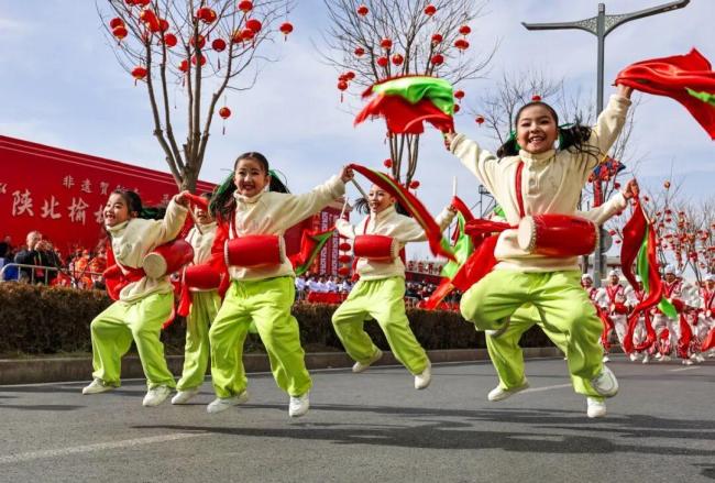 一组数据看热气腾腾中国年 榆林秧歌展演热闹非凡