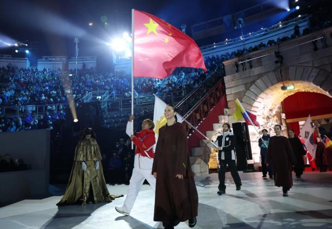 四十六载冰雪路辉映绚丽中国红