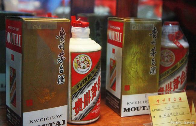 老人带茅台乘火车被拦想当场喝完