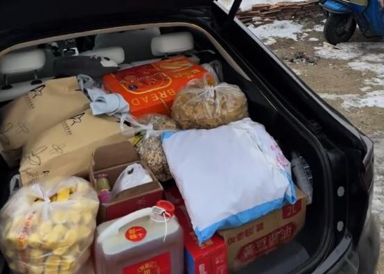 老婆返程行李箱装满姆妈的爱